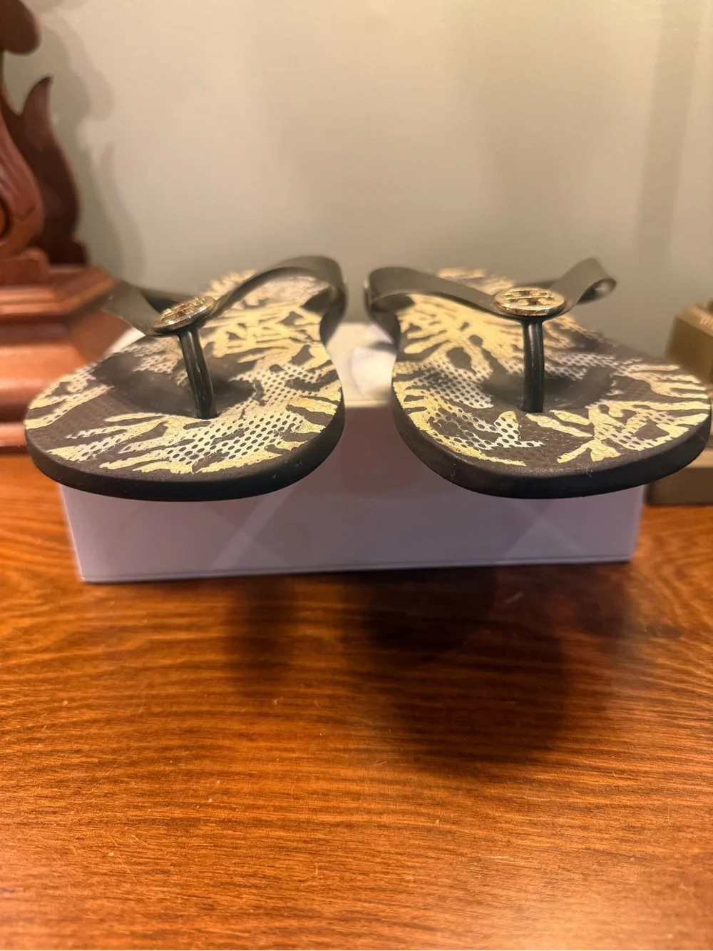 Tory Burch Black Tan Animal Print Gold Logo Flip Flop Sandals Size 7